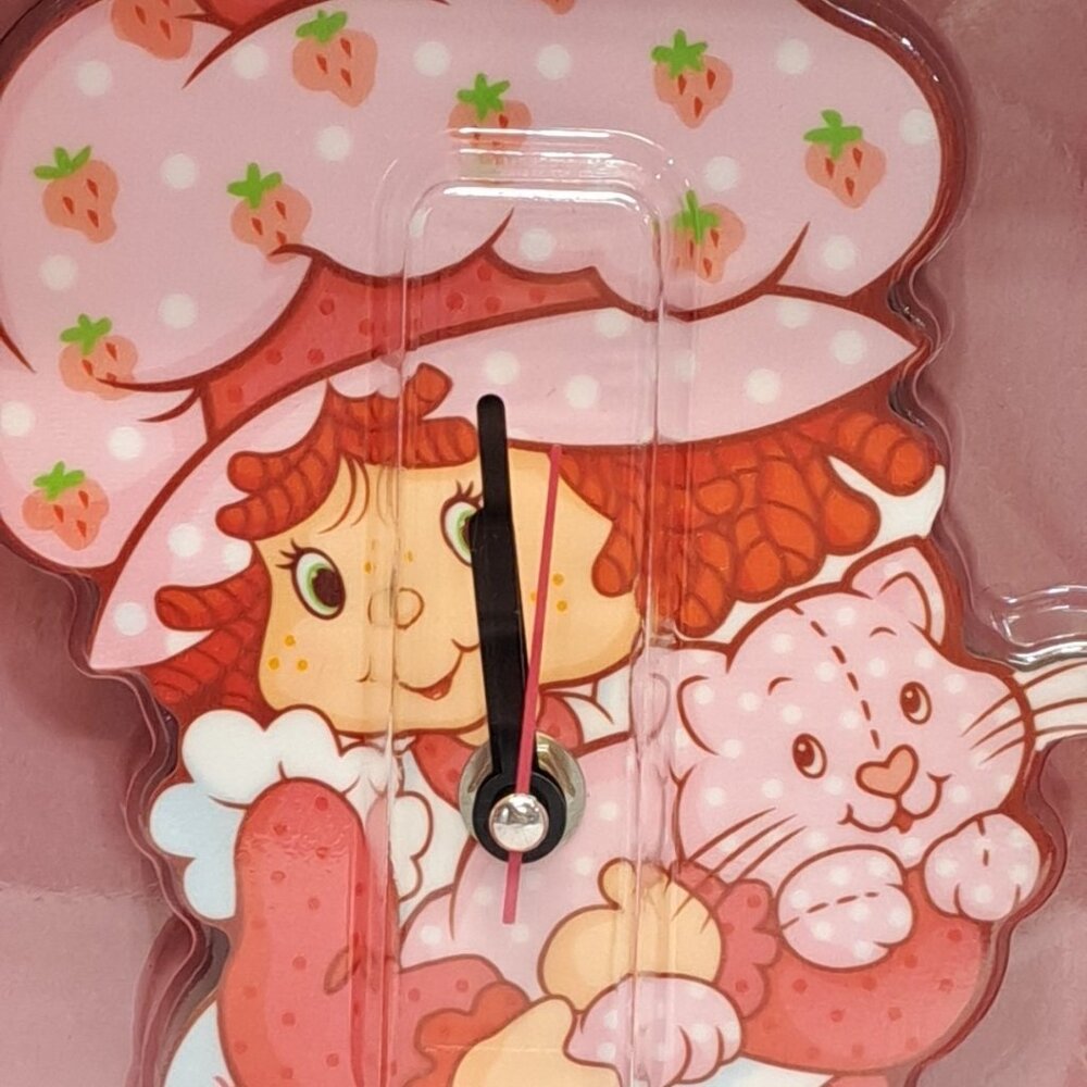 Strawberry Shortcake 9" Analog Display Battery Operated Tabletop Clock - Picture 2 of 6